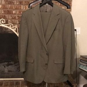 44L men’s suit